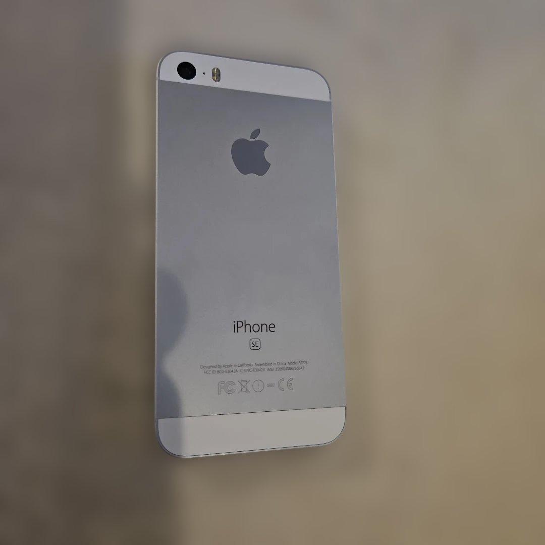 Apple iPhone SE 32GB　SIMフリー