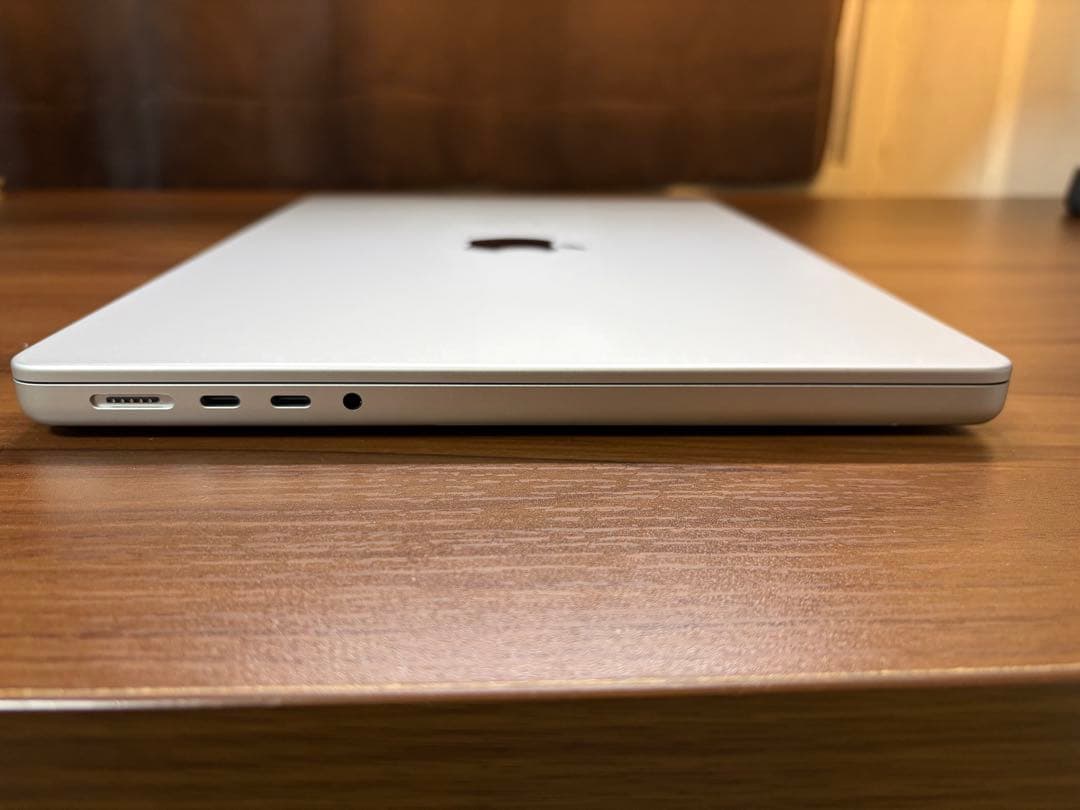 MacBook pro M4 14インチ 24GB 1TB シルバー JIS