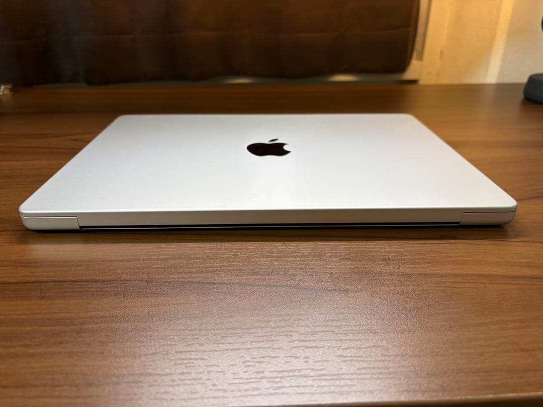 MacBook pro M4 14インチ 24GB 1TB シルバー JIS