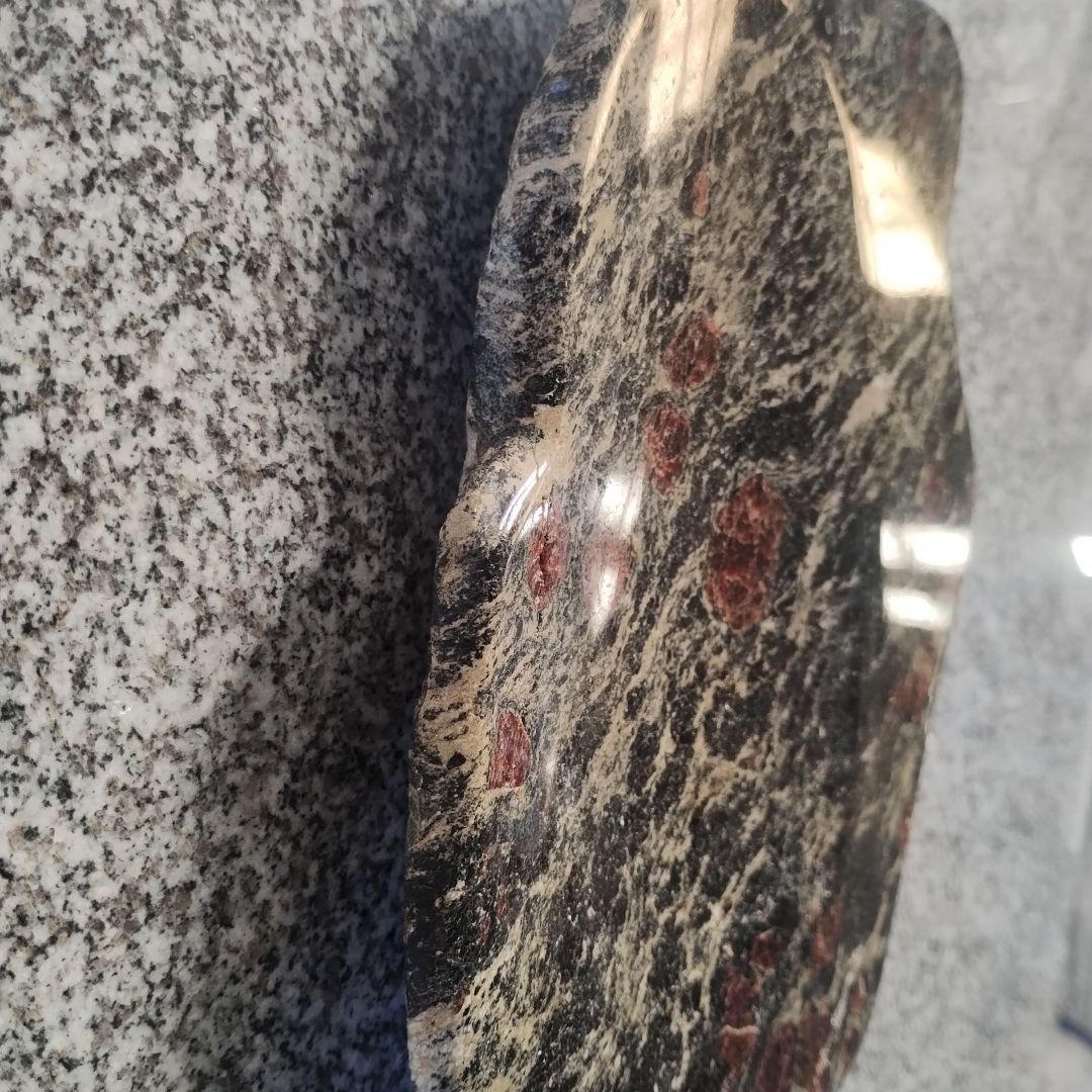 ザクロ石 柘榴石 愛媛県産 小皿加工 表面磨き