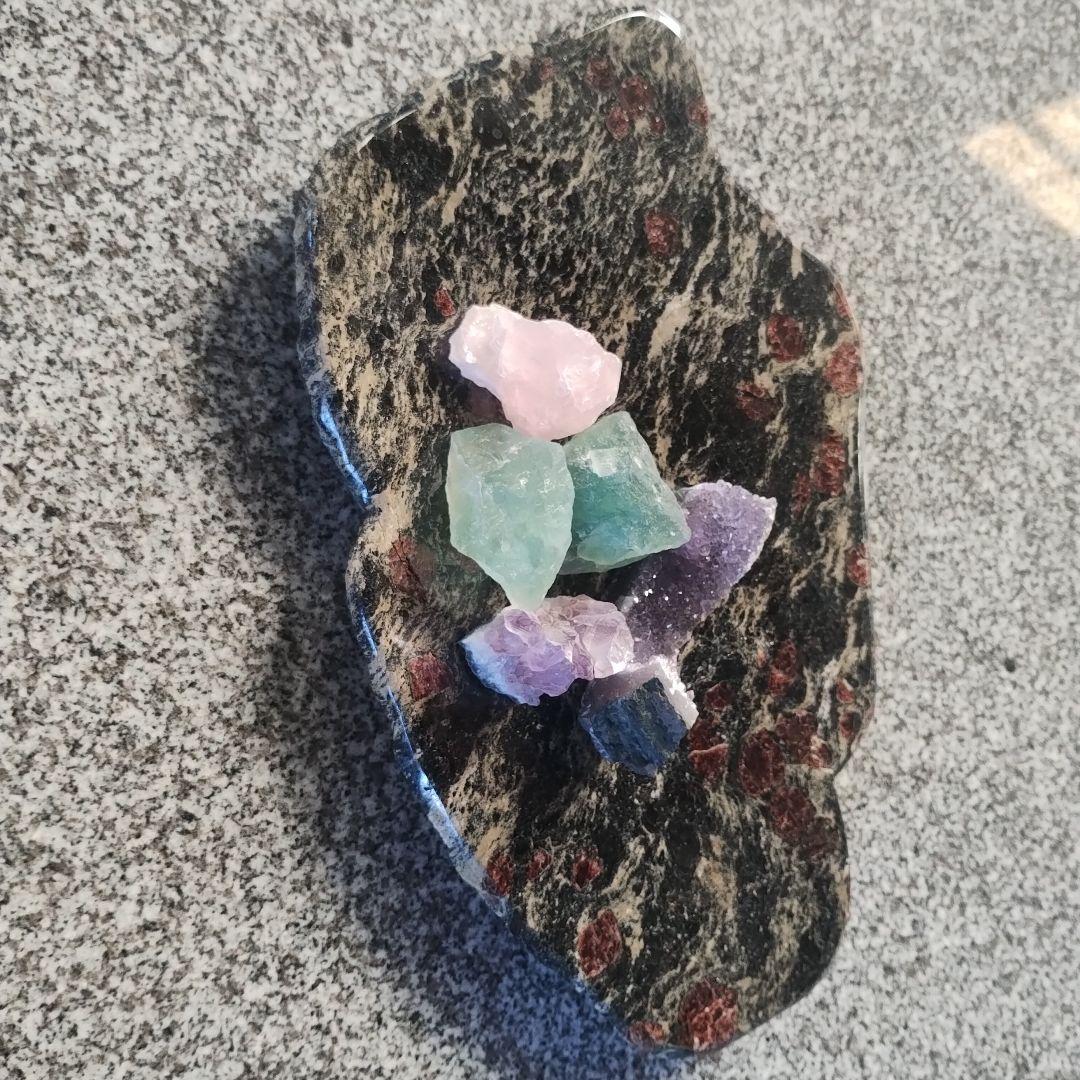 ザクロ石 柘榴石 愛媛県産 小皿加工 表面磨き