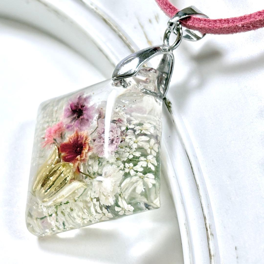 A26-185 レジンネックレス(かすみ草)スクエア