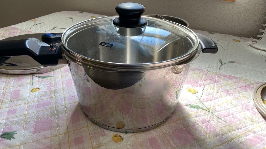 フィスラー圧力鍋　4.5リットル レシピ本と替えパッキン付き