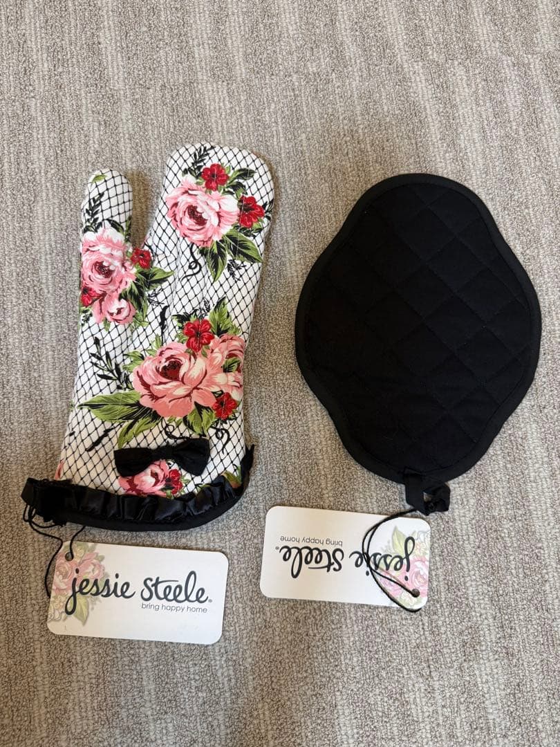 jessie steele 花柄エプロン・ミトン/鍋つかみ3点セット