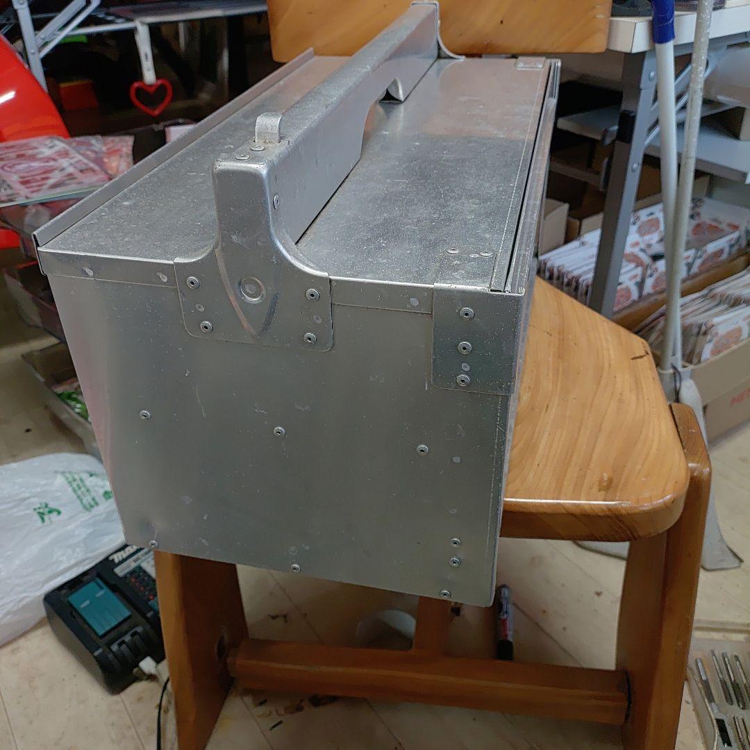 出前の岡持ち　オカモチ　飲食店　デリバリー　出前配達