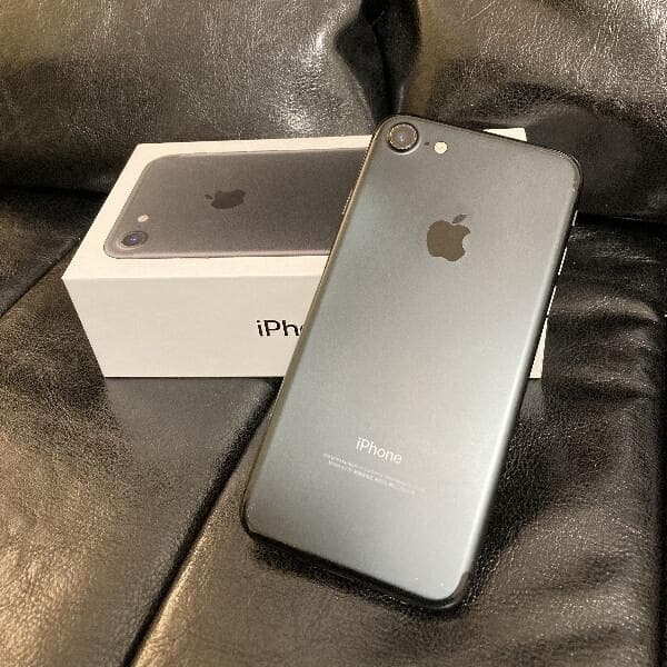 iPhone7 32G ブラック SIMロック解除済 初期化済 送料無料