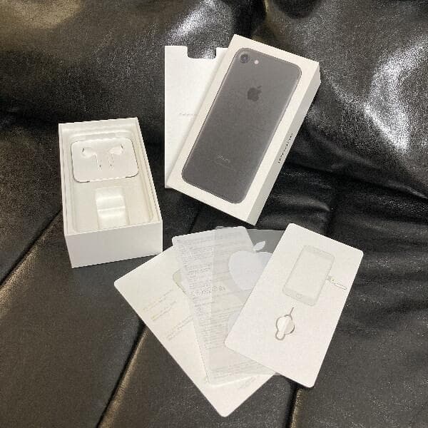 iPhone7 32G ブラック SIMロック解除済 初期化済 送料無料