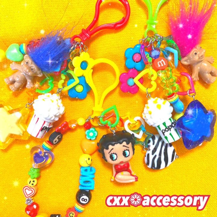 【v-17】ビーズキーホルダー❁ニコちゃん カラフル 個性的 古着 派手 韓国