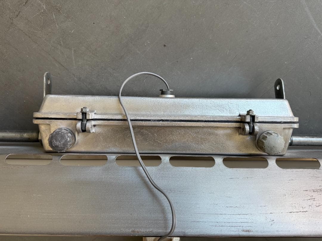 値下げしました！チューブランプ　インダストリアル　照明　ヴィンテージアンティーク