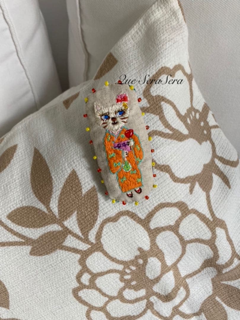 刺繍　ブローチ　ビーズ　猫　浴衣　ハンドメイド