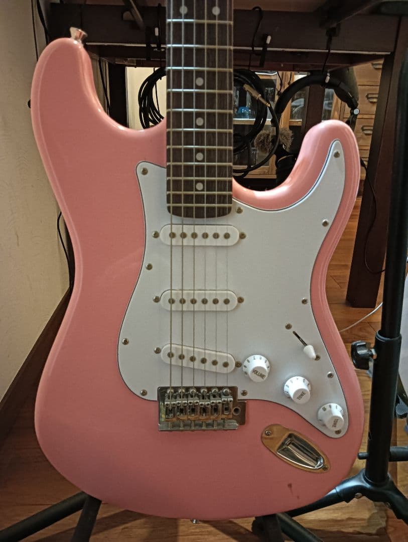 海*月様 ピンク ストラトキャスタータイプ エレキギター