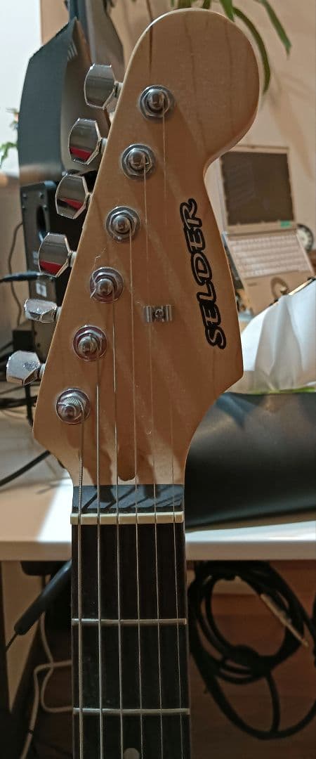 海*月様 ピンク ストラトキャスタータイプ エレキギター