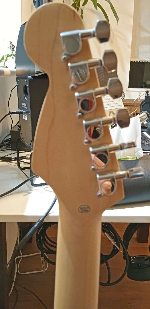 海*月様 ピンク ストラトキャスタータイプ エレキギター