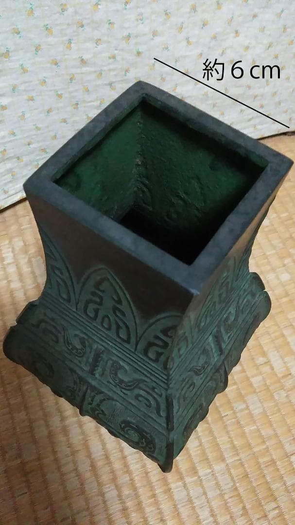 青銅器風花瓶（饕餮文様 ）