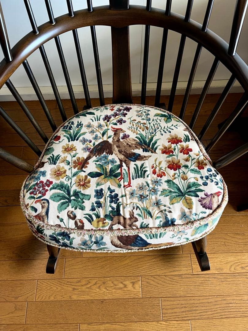 ERCOL 椅子用クッション未使用（狩猟柄刺繍）と使用感有り雉柄の2枚組み