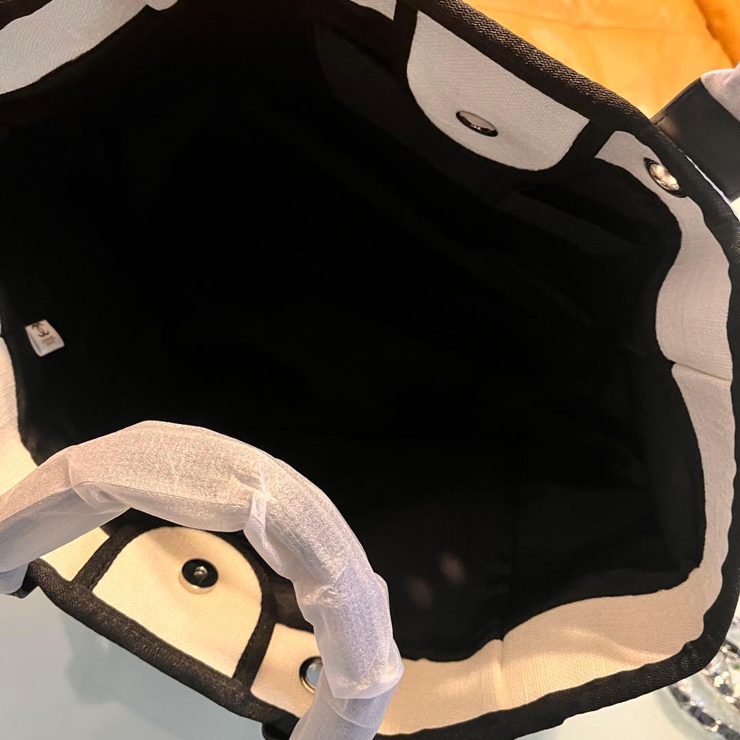 CHANEL ノベルティホワイトキャンバス　トートバッグ