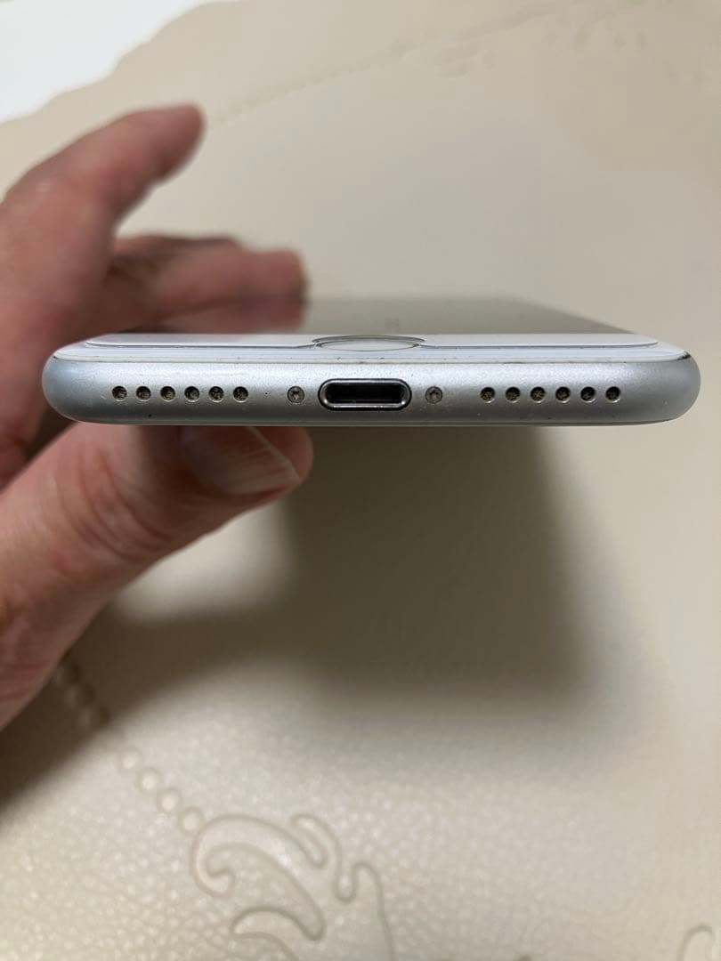 ★超美品★iPhone8★バッテリー100%シルバー ☆SIMフリー☆箱&備品付