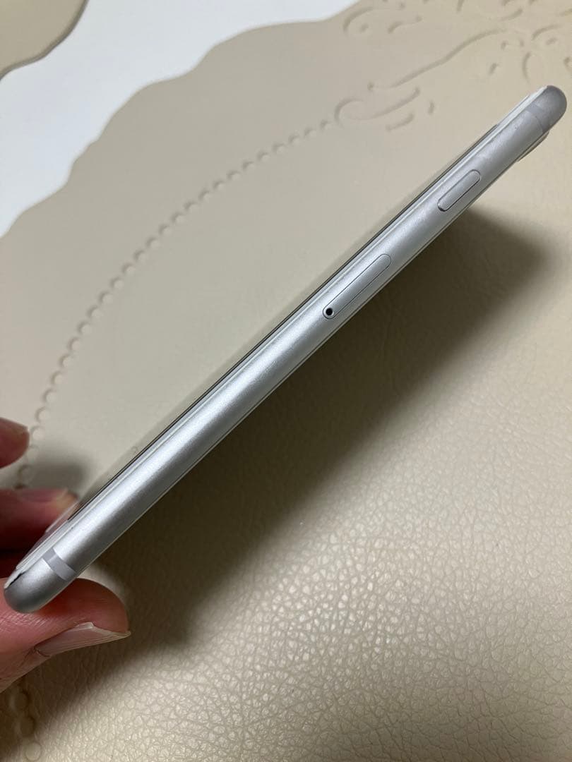 ★超美品★iPhone8★バッテリー100%シルバー ☆SIMフリー☆箱&備品付