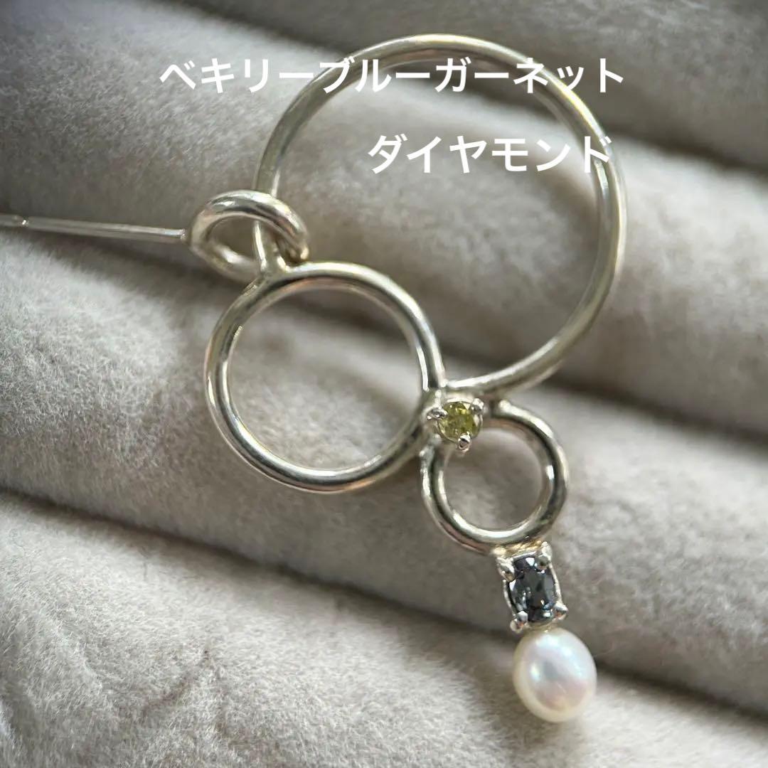 ベキリーブルーガーネットと蛍光メレダイヤとパールの大ぶりデザインピアス（片耳）