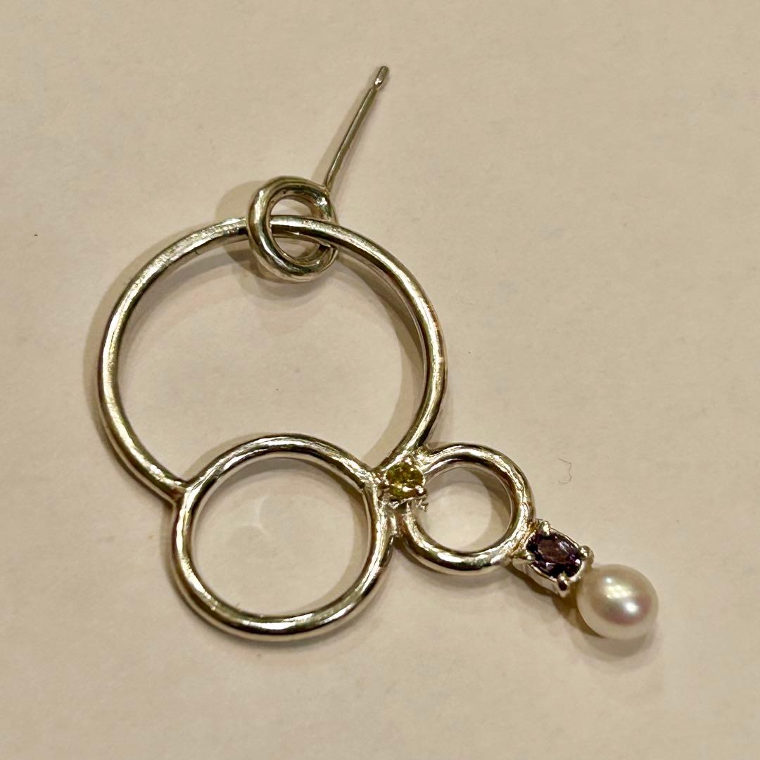 ベキリーブルーガーネットと蛍光メレダイヤとパールの大ぶりデザインピアス（片耳）