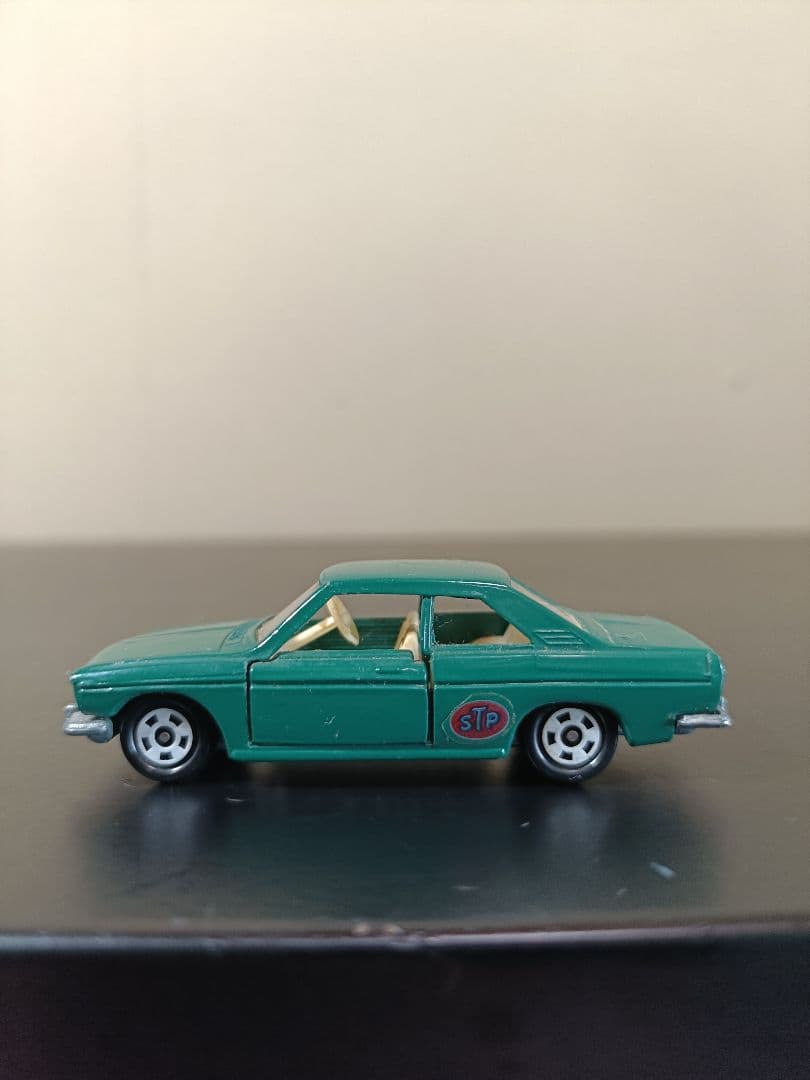 希少　トミカ　ブルーバードSSSクーペ　NO.1 緑　黒箱　絶版　廃盤