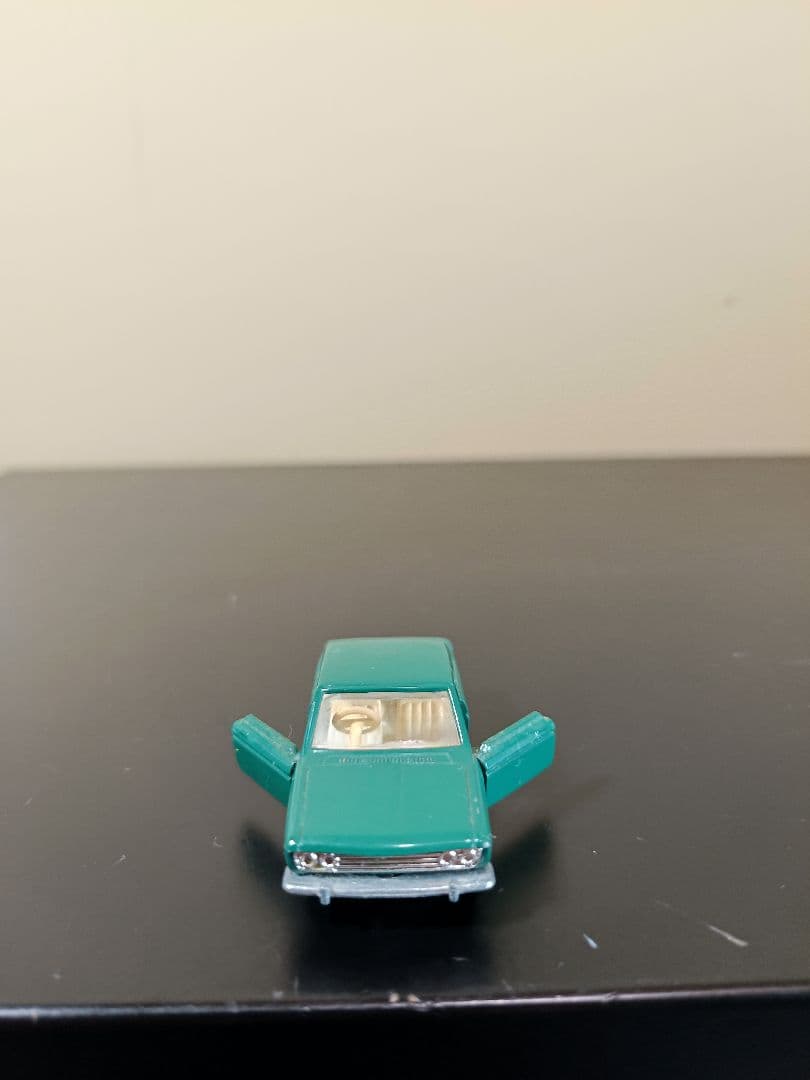 希少　トミカ　ブルーバードSSSクーペ　NO.1 緑　黒箱　絶版　廃盤