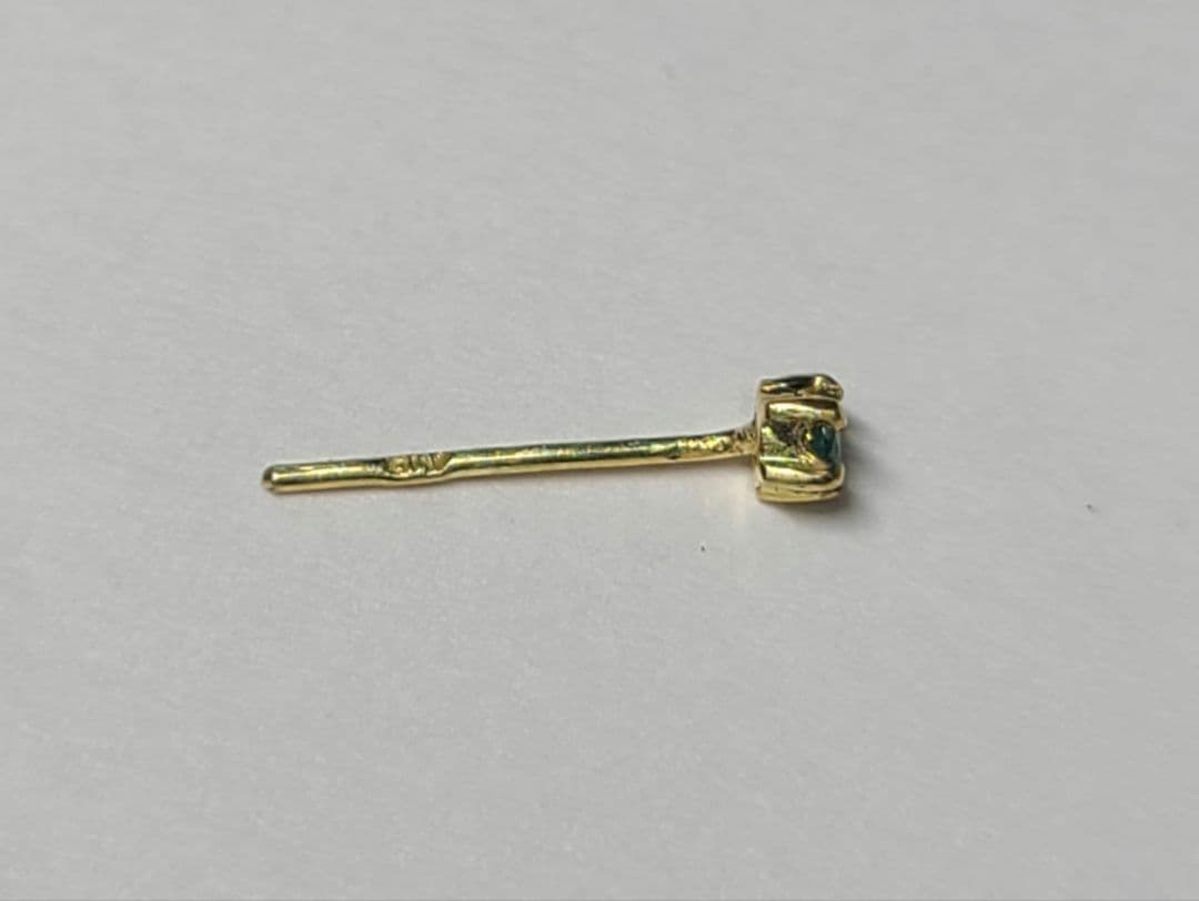 ネオン煌めくお星さま★ブラジルバターリャパライバトルマリンピアス18金★