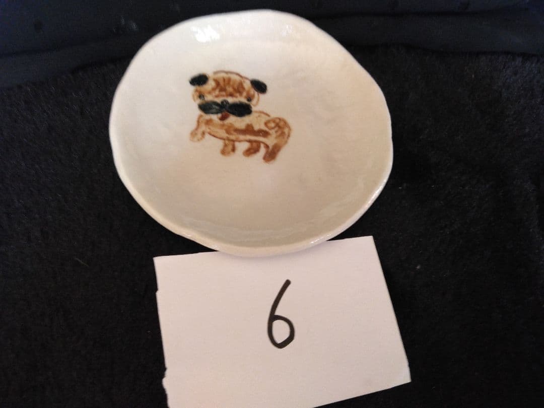 パグ模様の食器happychanページ