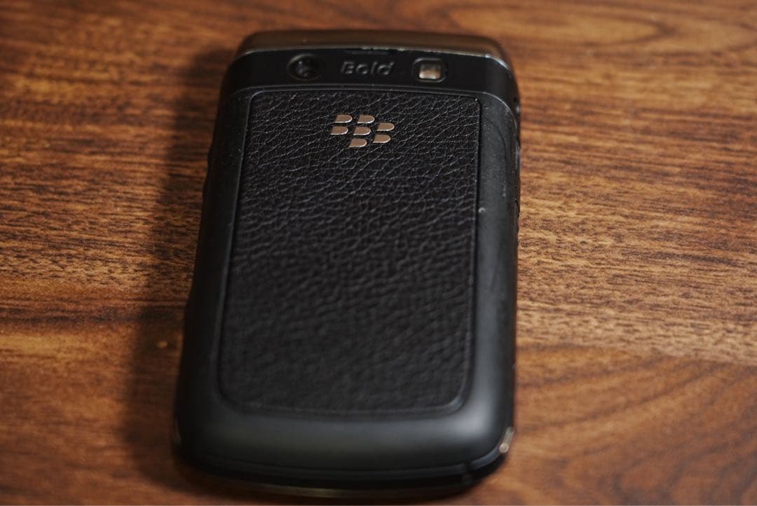 携帯電話本体 BlackBerry Bold 9700
