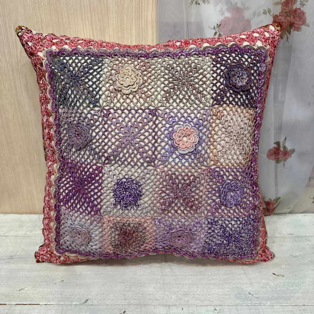クッションカバー　オリムパス刺繍糸のクッションカバー手編みhandwork