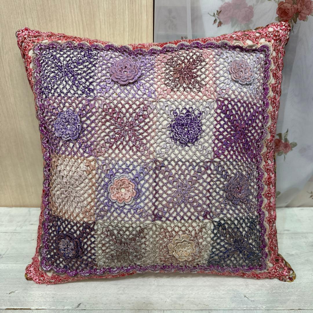 クッションカバー　オリムパス刺繍糸のクッションカバー手編みhandwork