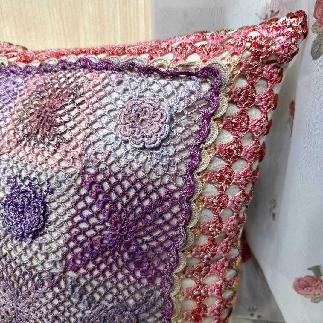 クッションカバー　オリムパス刺繍糸のクッションカバー手編みhandwork