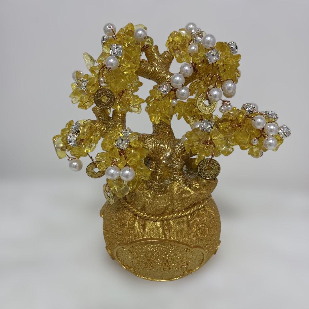 黄色の装飾的な木のオブジェ