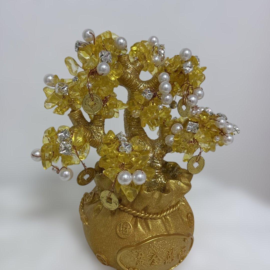 黄色の装飾的な木のオブジェ