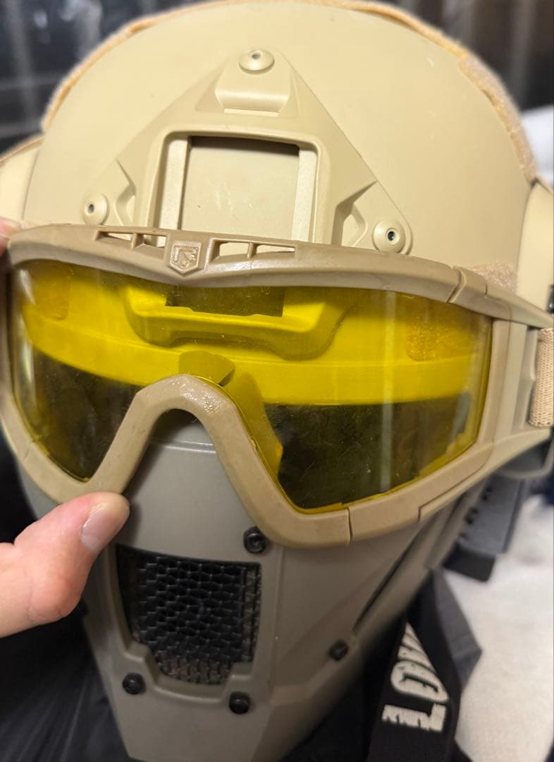 タクティカルヘルメット イエローレンズ