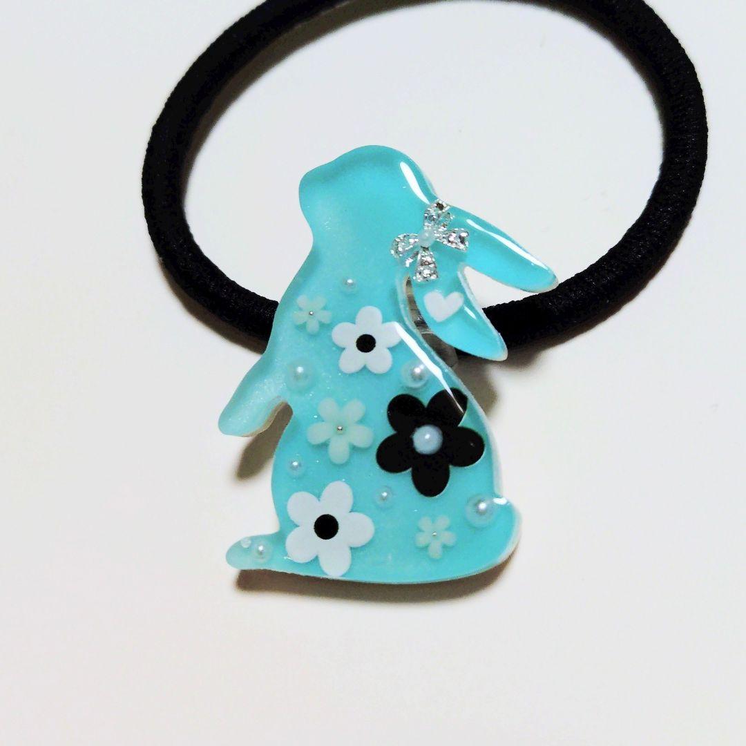 No.561　レジン ヘアゴム マグネット ピンバッジ ミントうさぎフラワー