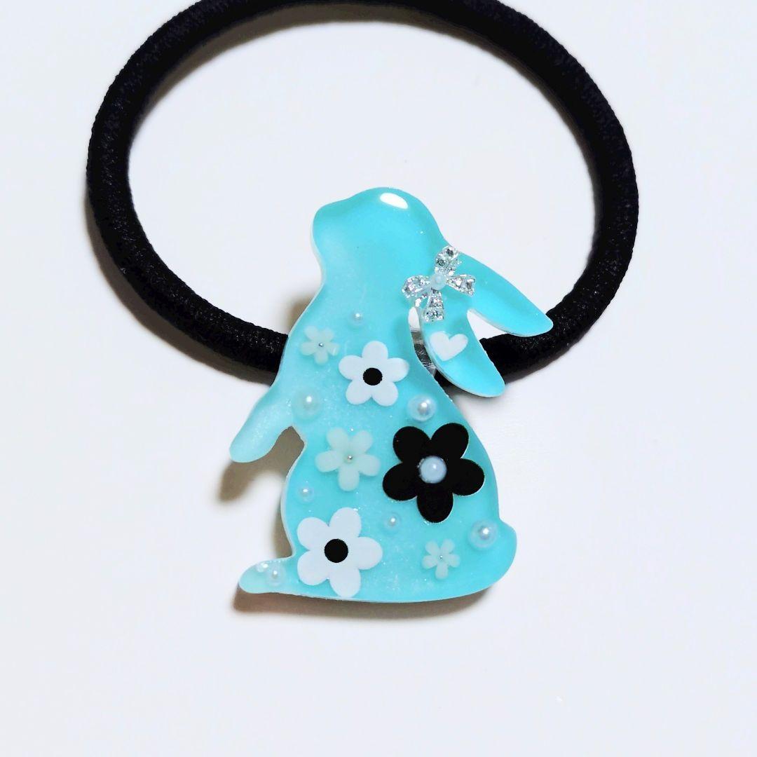 No.561　レジン ヘアゴム マグネット ピンバッジ ミントうさぎフラワー