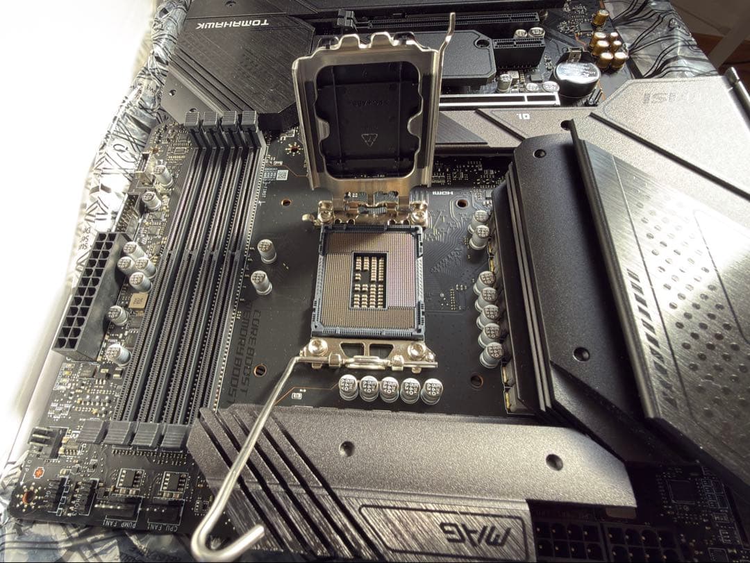 MAG Z690 TOMAHAWK WIFI DDR4 マザーボード