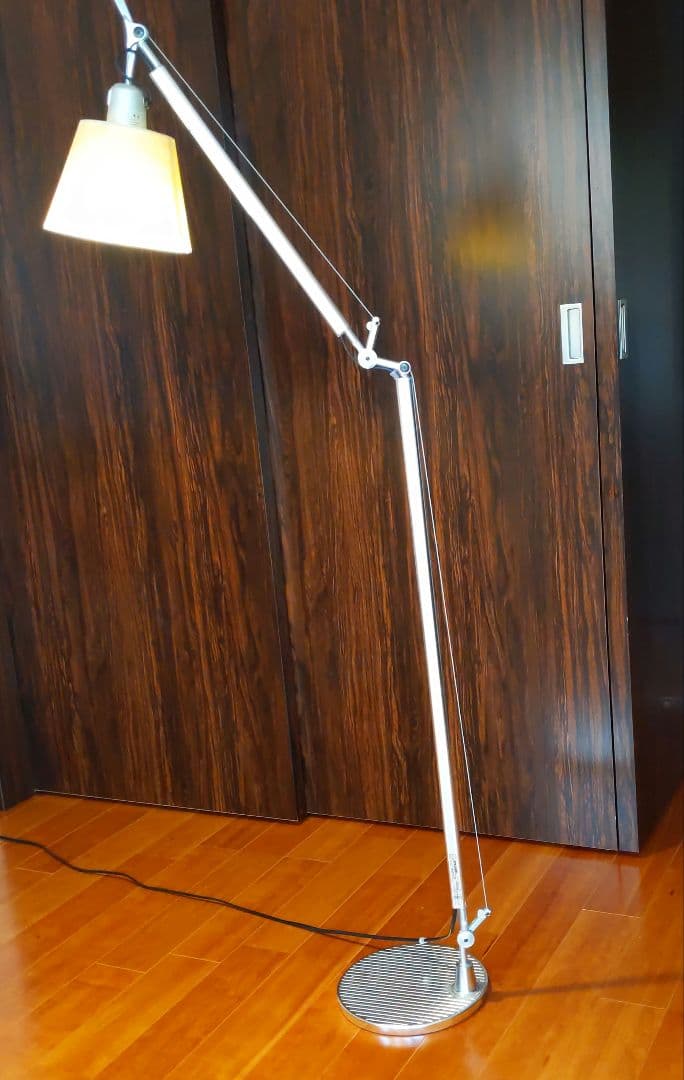 アルテミデトロメオフロアスタンド