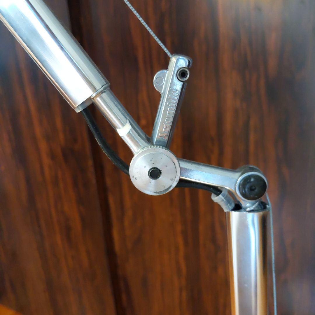 アルテミデトロメオフロアスタンド