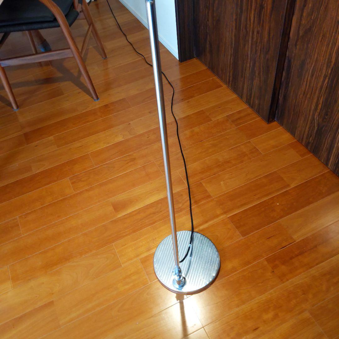 アルテミデトロメオフロアスタンド