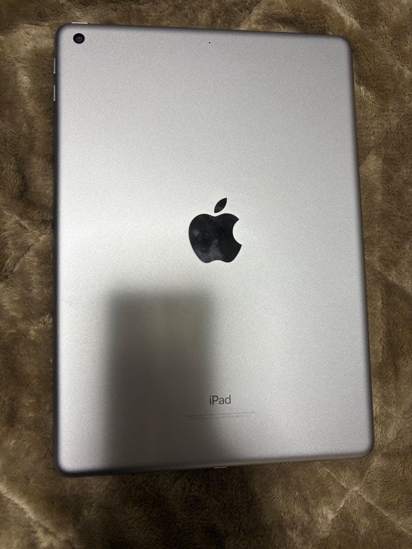 iPad (第5世代) 128GB wifiモデル　シルバー