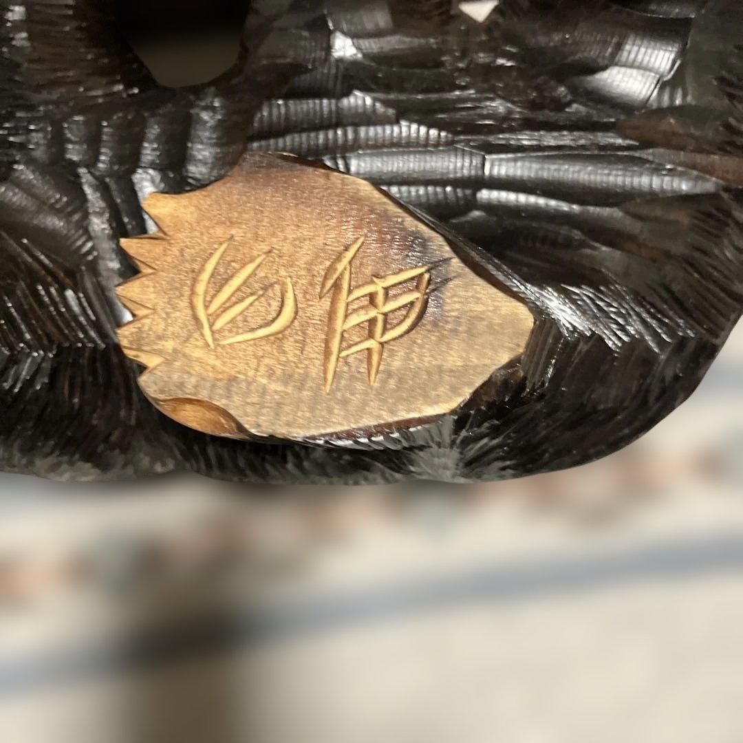 木製クマと魚の彫刻 台座あり