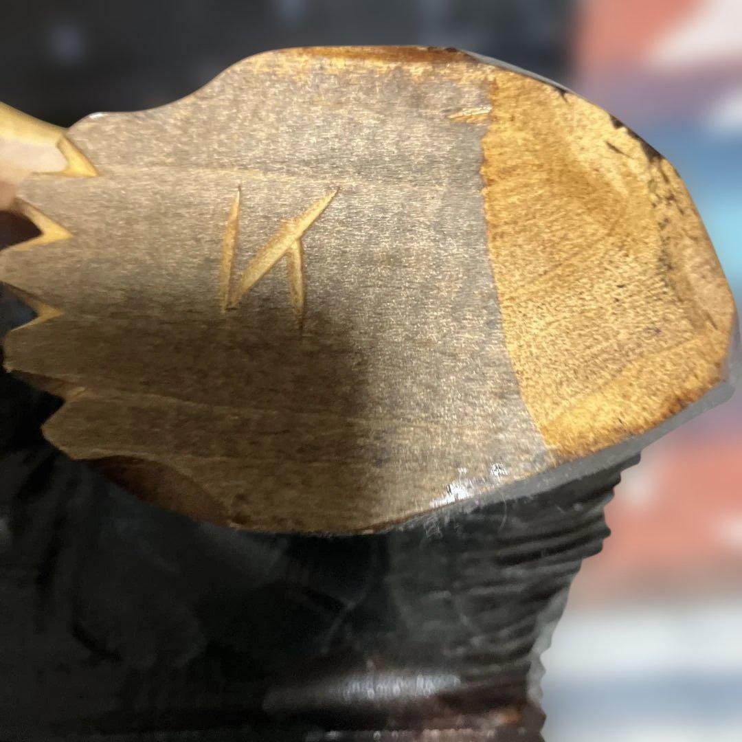 木製クマと魚の彫刻 台座あり