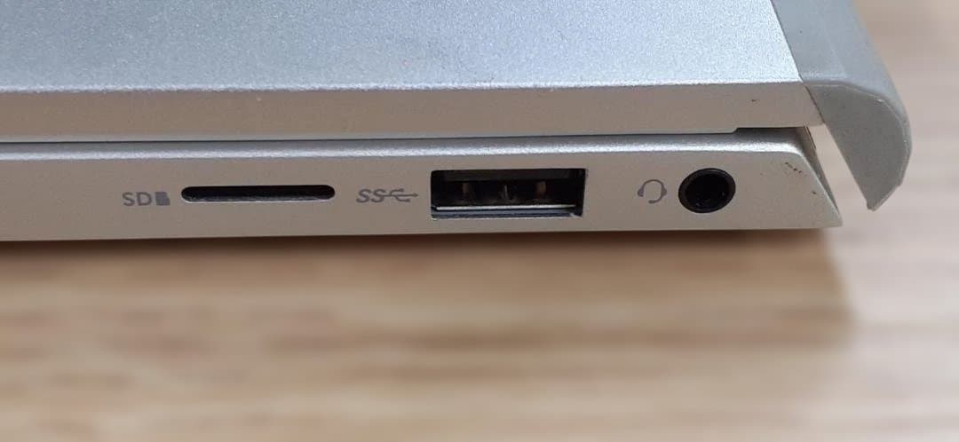 メ*郎様 80L0216-02　Dell Inspiron 15 5505 動作