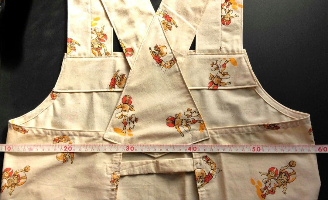 レトロ柄のかわいいエプロン