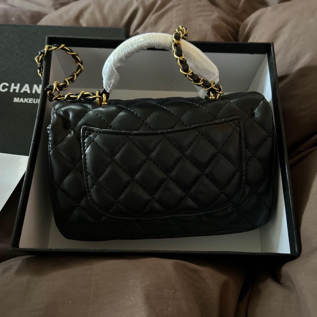 【早い物勝ち】ノベルティCHANELショルダー