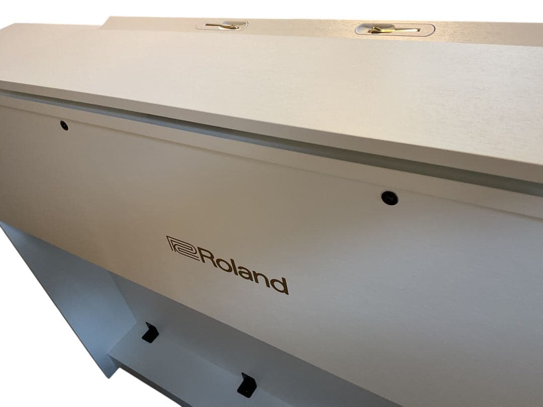 2025年製Roland 電子ピアノ　HP704-WH ホワイト　本体のみ