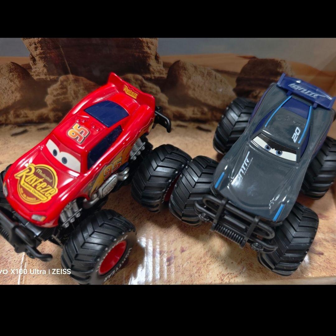 【激安】新品　カーズ　ミニカー　モンスタートラック　４点セット　箱無し