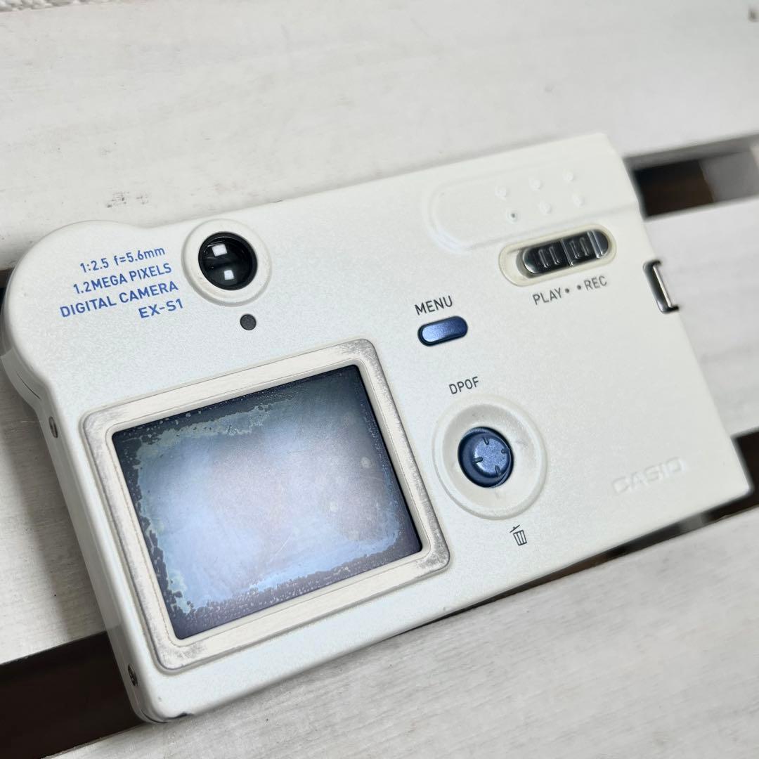 CASIO EXILIM EX-S1 ホワイト　デジカメ　超薄い